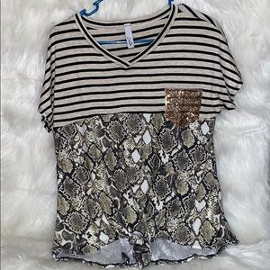 Snake skin/striped pocket tee with tie infront